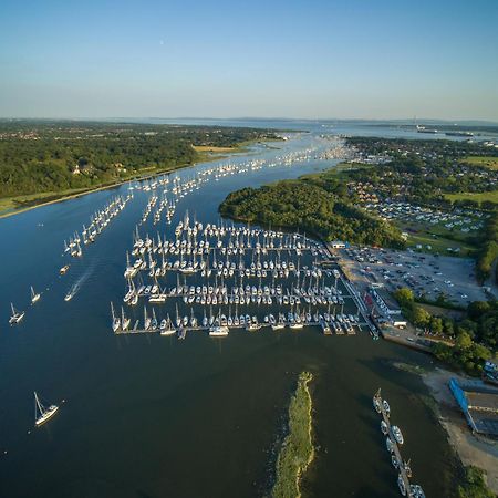 Mercury Yacht Harbour And Holiday Park Bursledon Exterior foto